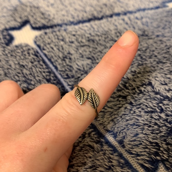 7 Assorted Silver/Clear Rings - Picture 5 of 8